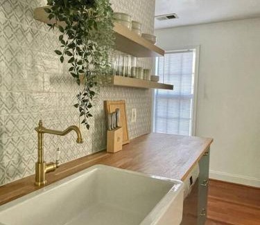 West Falls Church Apartment | New, Modern, 3 bed/3 bath Apt, 10 miles to DC!