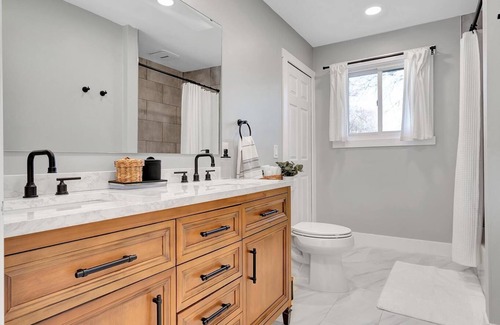 Allenton House | NEW Modern 4BD Ranch with finished basement