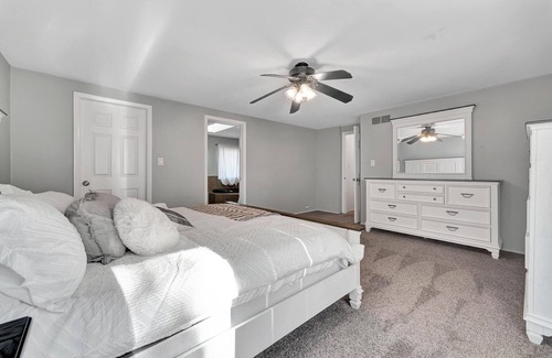 Allenton House | NEW Modern 4BD Ranch with finished basement