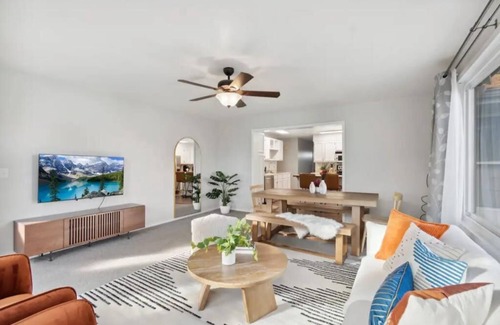 Lamar Heights Area House | NEW Modern 4BR Game Rm BBQ