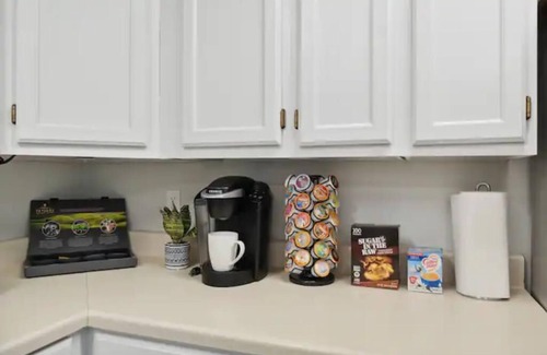 Lamar Heights Area House | NEW Modern 4BR Game Rm BBQ