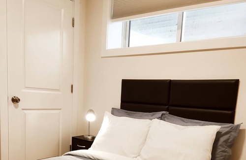 Regina House | New, Modern and Luxurious two bedroom suite!