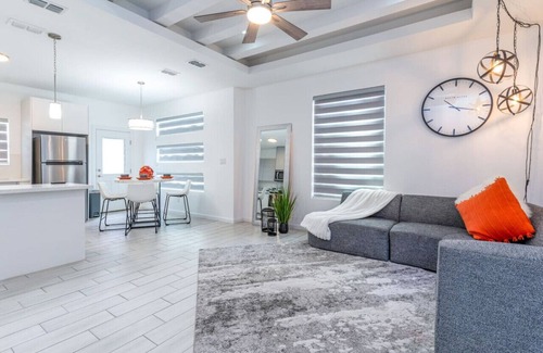 McAllen House | New & Modern apt-Close to Mall 2BR/2BA King Bed