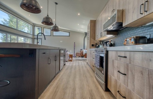 East Kootenay Cabin | New modern cabin in the woods at Lake Kookanusa and near Fernie and Kimberly