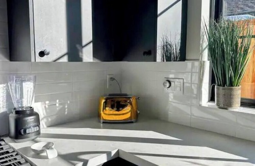 Danville Apartment | New & Modern Casita Walk to Town