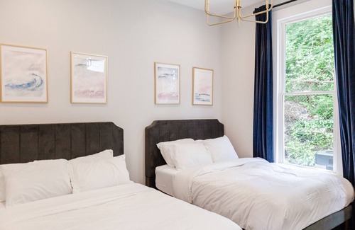 Walnut Hills Condo | New Modern Condo <5min to Downtown, 40 min to Ark