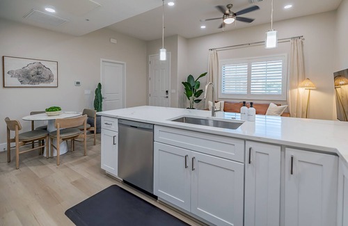 Tucson Condo | New Modern Condo, Hiking Trails/Pool and More: Walk to Restaurants & Shops