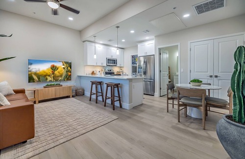 Tucson Condo | New Modern Condo, Hiking Trails/Pool and More: Walk to Restaurants & Shops