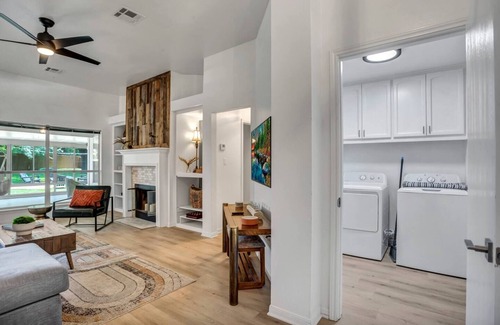 Temple House | NEW! Modern & Cozy Home w/Firepit