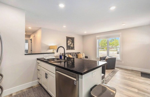 Nelson Apartment | New Modern Downtown Oasis