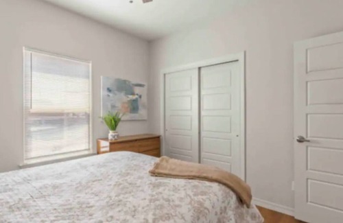 El Paso Apartment | New Modern Elegant 2 Bedroom Apartment | Fast WIFI