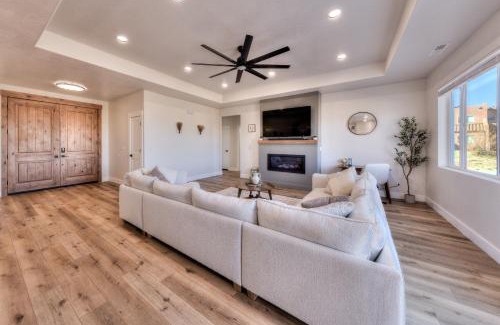 Moab South Valley House | New & Modern Escape
