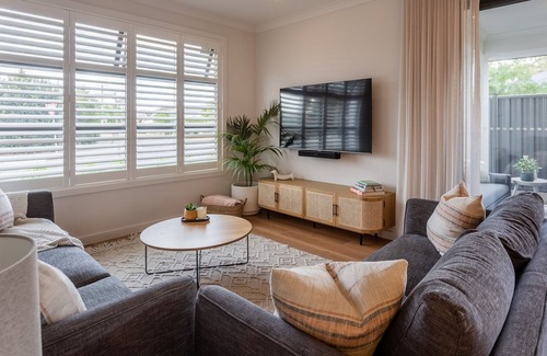 Hectorville House | New Modern Home, 2 Bedroom, Sleeps 4 people