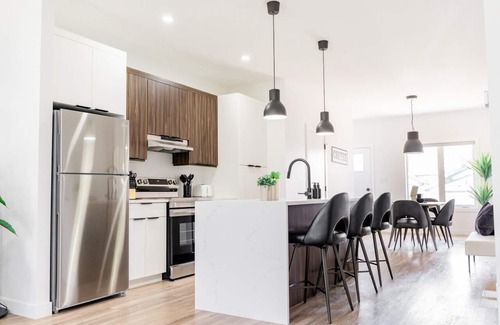 Winnipeg House | *New & Modern Home | Free Parking | 5 mins Downtown*