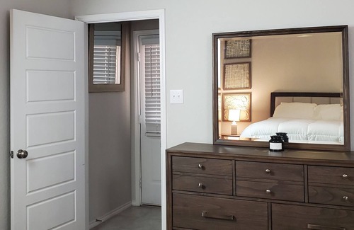 Converse House | New Modern home only 11 miles from Downtown and the Pearl Brewery!