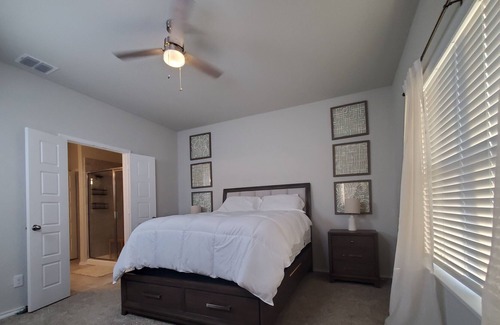 Converse House | New Modern home only 11 miles from Downtown and the Pearl Brewery!