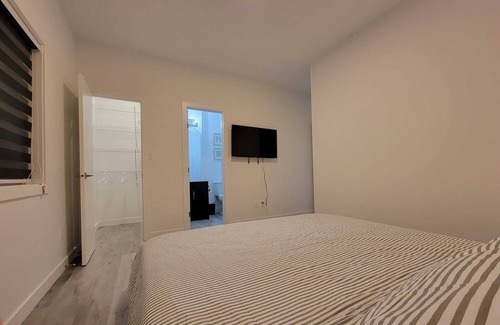 Fort Gary House | New Modern Home with 2 King Size, 1 Queen Size Bed