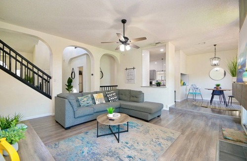 Braun's Farm House | New ! Modern House with Jacuzzi & Mini-golf by Six Flags/SeaWord/UT SA