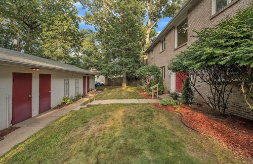 Bedford Apartment | NEW! Modern Loft 15 Min to Downtown Toledo