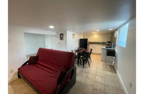 Bronxville Apartment | New, modern, paw friendly, quiet and close to NYC.