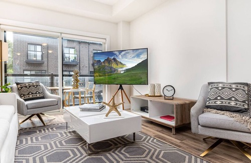 North York House | New Modern Private Bedroom in a Luxury Town Home D