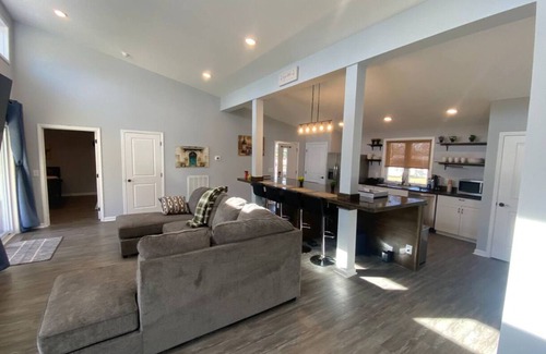 Clarksville House | New modern ranch close to base