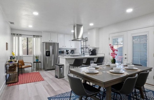 Citrus Heights House | NEW! * Modern Remodeled Home * King Beds * 70" TV