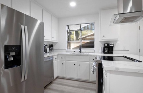 Citrus Heights House | NEW! * Modern Remodeled Home * King Beds * 70" TV