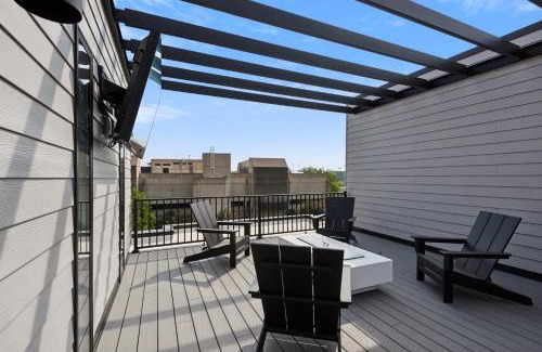 Iowa City House | New Modern Townhome with Rooftop Patio townhouse