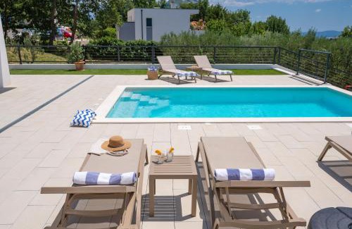 Tugare Villa | NEW! Modern Villa Nacle with heated Pool