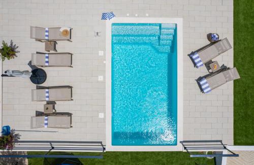 Tugare Villa | NEW! Modern Villa Nacle with heated Pool