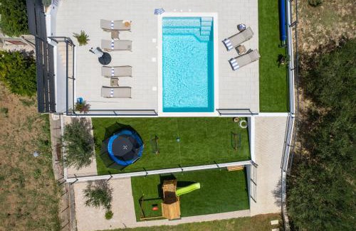 Tugare Villa | NEW! Modern Villa Nacle with heated Pool