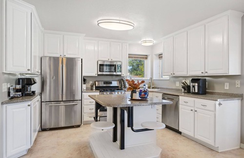 Taylorsville House | New Modern w Hot Tub | Salt Lake City | Taylorsville