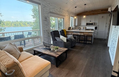 Minden Cottage | NEW Modern Waterfront Cottage with Hot tub/Sauna/AC Directly on the Lake!