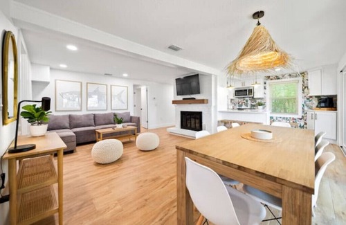 Tropic House | New Modern Waterfront Bungalow Retreat n+ Tropical Vibes + Fishing Paradise!
