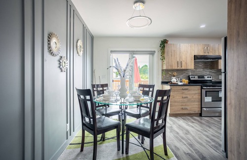 Winnipeg House | New Modern Winnipeg Home-4 Bedrooms, 3 Bath, WiFi, Work area