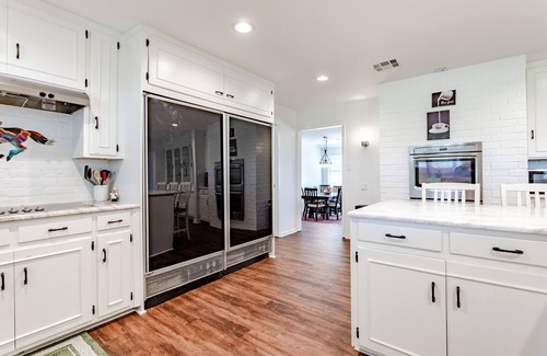 Robinson House | NEW! Moonlight Manor- Pool & Hot Tub- Just minutes from Downtown Waco