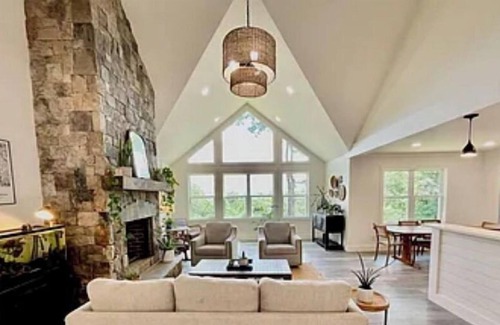 Dillard House | New Mountain Modern Board and Batten 4 bedroom/ 3 Full bathroom Family Home
