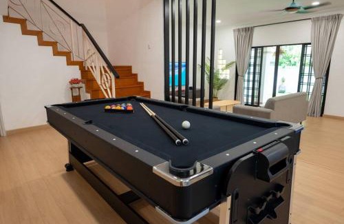 Kampung Alor Akar Villa | New Muji Villa-NearBeach-PoolTable-Golf-BBQ-Coway