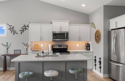 Waukee House | New Neoteric Neighborly Notable Spacious 5-bedroom House w/3 Car Garage & Pool