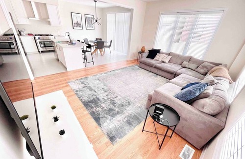 Thorold House | New Niagara 5 Bedroom 3 Bathroom home in West Niagara