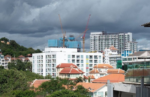 Pratumnak Hill Apartment | New Nordic Trend 4 by Apartwell