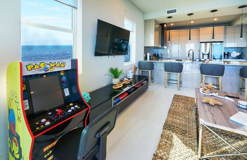 Key Largo House | New Oceanside Paradise with Pool and Waterfront Views!