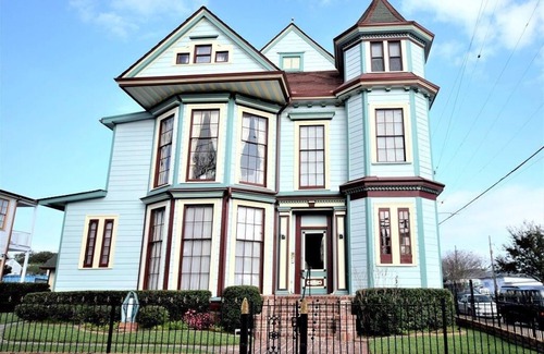 Garden District House | New Orleans Suite-Lower Garden District