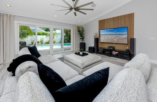 Palm Harbor House | NEW! Palm Harbor Hideaway - Beautiful, Spacious 4BR Home with Amazing Pool