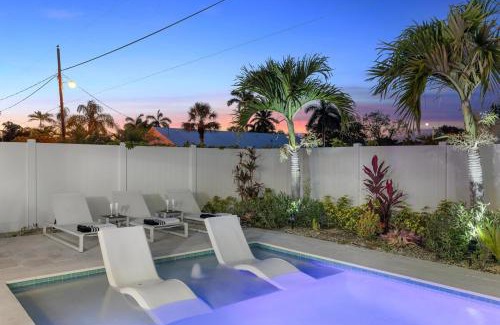 Naples Park House | NEW Palm Tree Paradise -Close To The Beach! Beautiful Heated Pool!