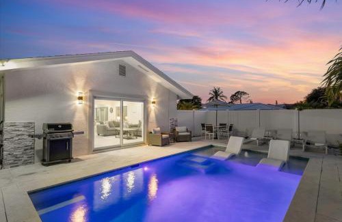 Naples Park House | NEW Palm Tree Paradise -Close To The Beach! Beautiful Heated Pool!