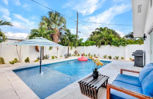 Naples Park House | NEW Palm Tree Paradise -Close To The Beach! Beautiful Heated Pool!