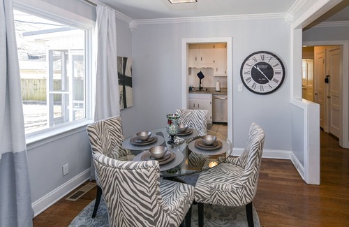 Huntsville House | New! Peaceful 2 bedroom bungalow with screened in porch