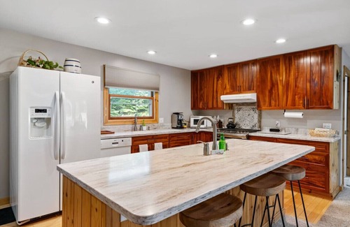 Charlevoix House | *NEW* Peaceful Charlevoix Retreat